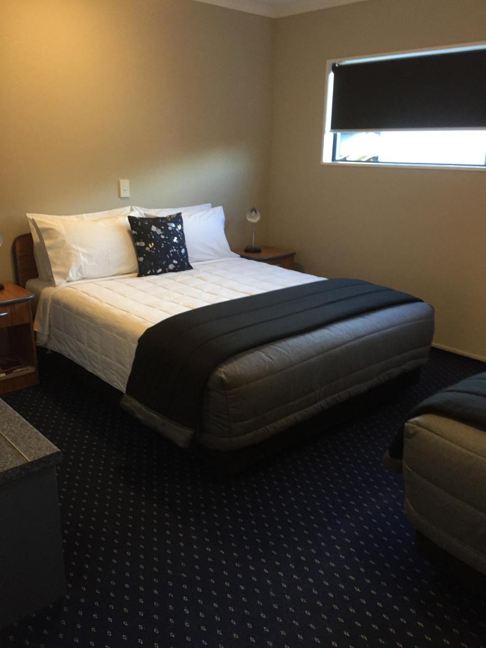Bay Motor Motel 4*